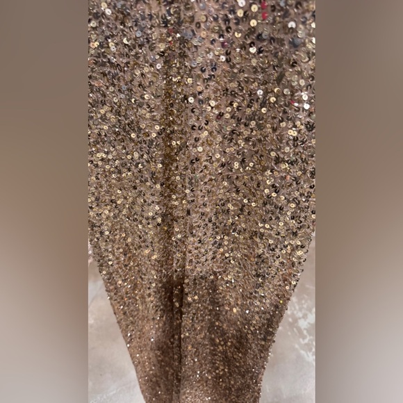 MAC DUGGAL
Gold Sequined Sleeveless V Neck Side Slit Gown 1068 Ombre Gold prom - Picture 5 of 13